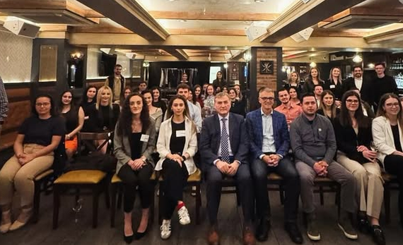 Komuniteti gjatë një aktiviteti me të ftuar